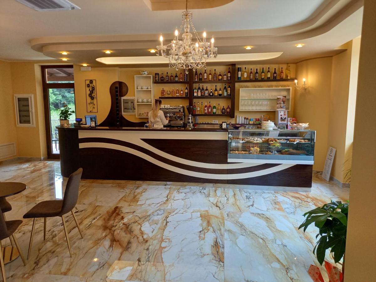 Hotel Ristorante Villa Terry Лаурия Инфериоре Экстерьер фото
