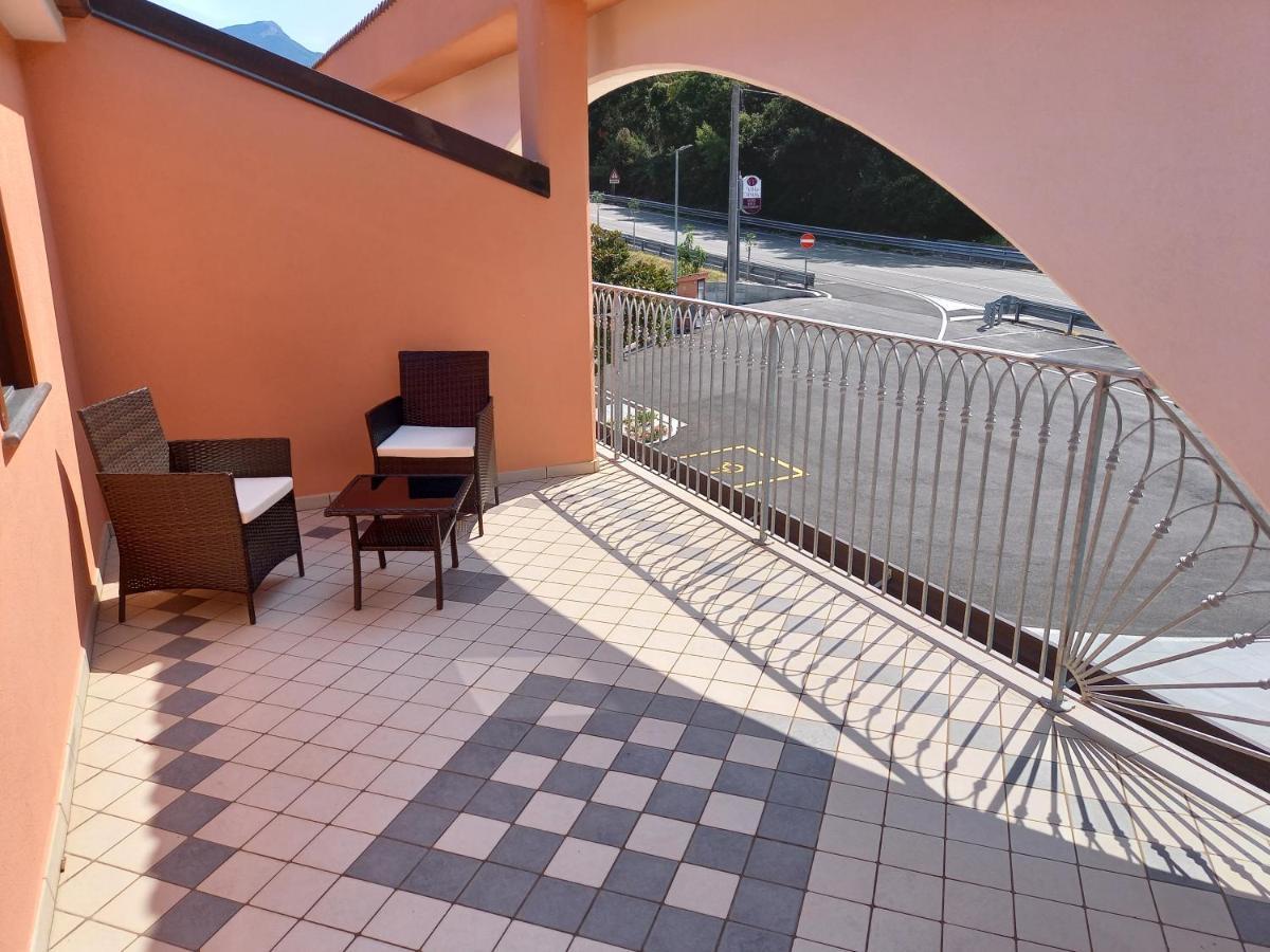 Hotel Ristorante Villa Terry Лаурия Инфериоре Экстерьер фото